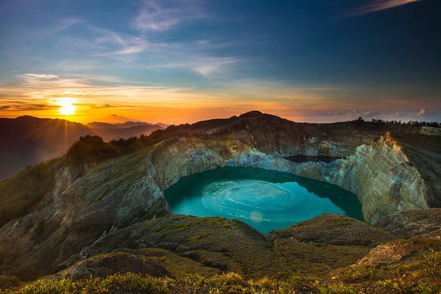 12 Danau Terindah di Indonesia yang Jarang Dikunjungi